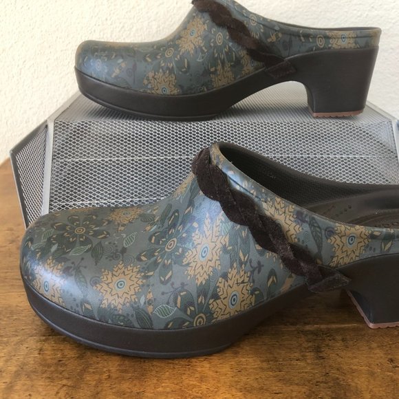 CROCS Size 11 Floral Print Clogs 203764 Dual Leather Braided Strap Dual Comfort - Picture 14 of 15
